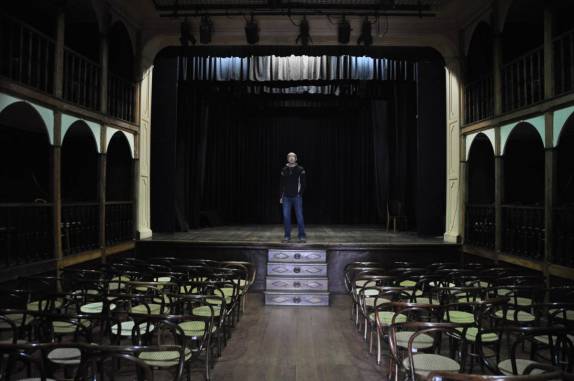 No palco do Teatro São João, na Lapa, no Paraná